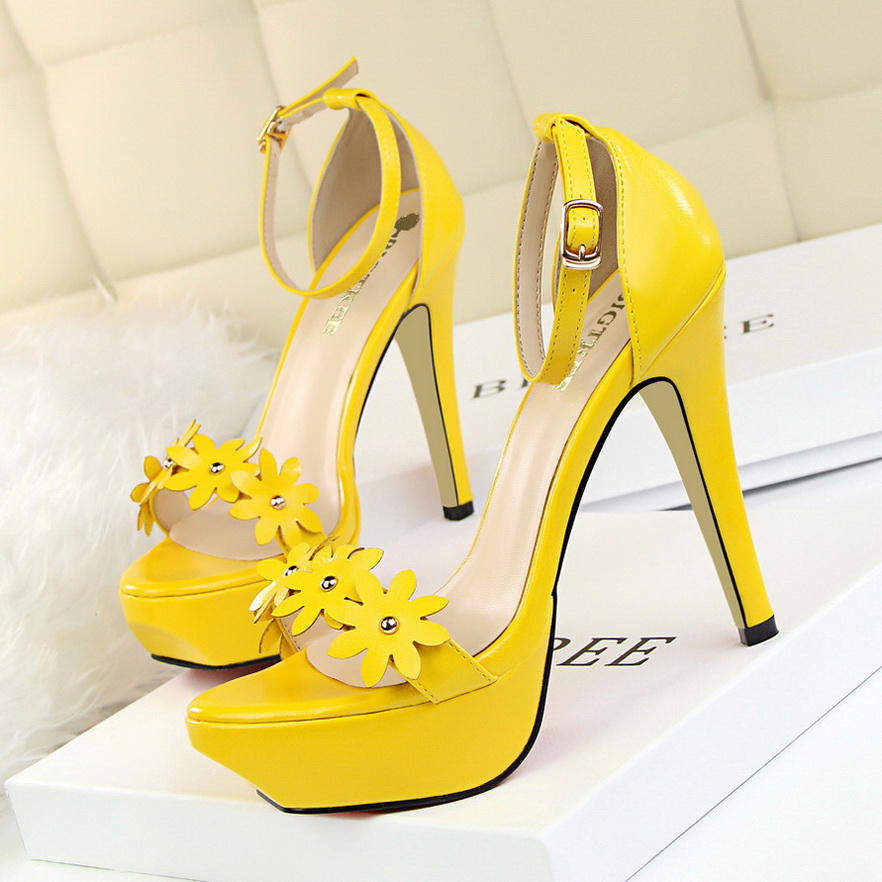 3599-1 han edition fashion high-heeled shoes sweet waterproof decorative flowers rivet one word with high heels sandals