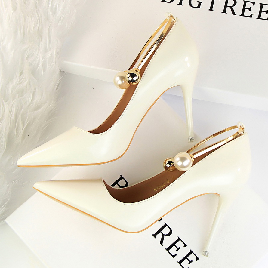 822-8 han edition show thin thin and delicate high-heeled paint shallow mouth pointed metal word women’s shoes with a pe