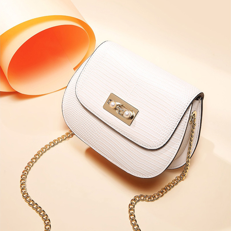sac de selle féminine 2019 nouveau épaule messenger petit sac de la mode version coréenne de la nature de la chaîne de femme sac en cuir estampé lézard sac de selle féminine 2019 nouveau épaule messenger petit sac de la mode version coréenne de la nature de la chaîne de femme sac en cuir estampé lézard