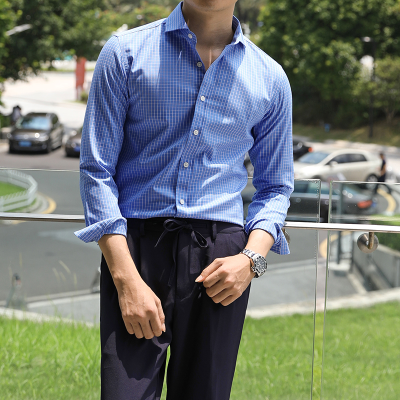 les hommes décontractés grille bleue shirt printemps-été à l'aise slim fit britanniques à manches longues sable chaud, le col de la jeunesse joker han édition de la marée couche d'un substrat les hommes décontractés grille bleue shirt printemps-été à l'aise slim fit britanniques à manches longues sable chaud, le col de la jeunesse joker han édition de la marée couche d'un substrat