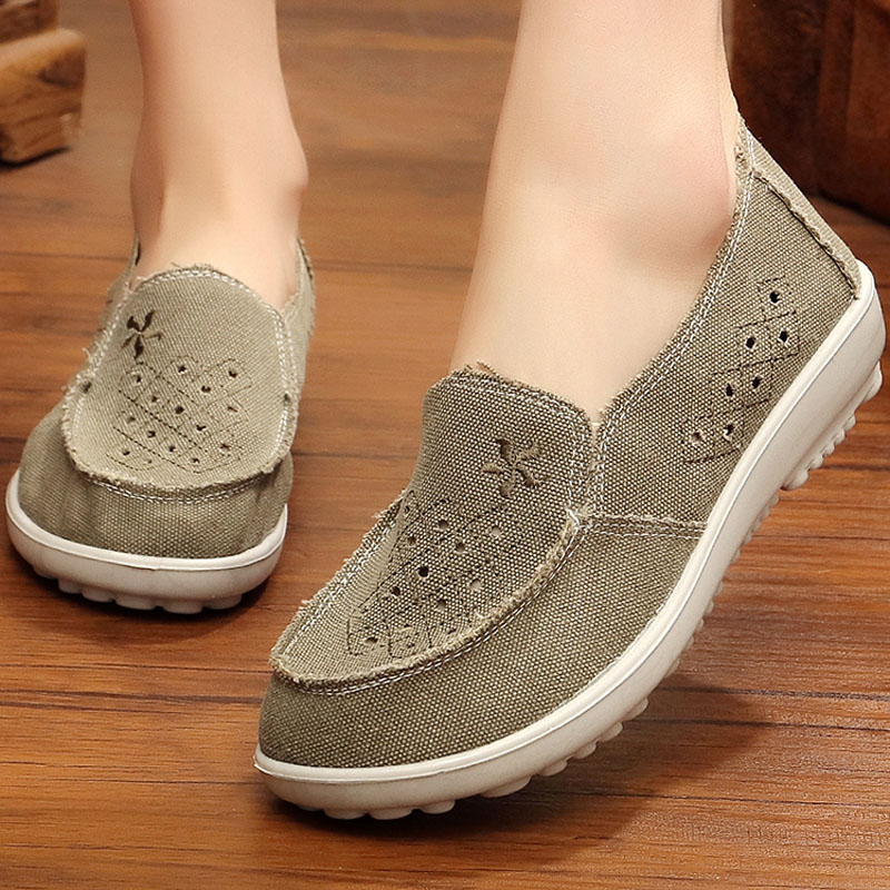 trou trou chaussures casual femmes chaussures de toile de beijing tissu chaussures simples chaussures fond mou big yards de chaussures épaisse bas femme respirant antidérapant mère chaussures trou trou chaussures casual femmes chaussures de toile de beijing tissu chaussures simples chaussures fond mou big yards de chaussures épaisse bas femme respirant antidérapant mère chaussures