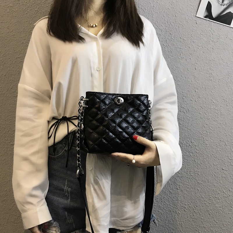 hong kong authentique sacs femme 2019 nouveau han édition de la mode petit vent parfumé matelassé chaîne sac à bandoulière en cuir sac de messager hong kong authentique sacs femme 2019 nouveau han édition de la mode petit vent parfumé matelassé chaîne sac à bandoulière en cuir sac de messager