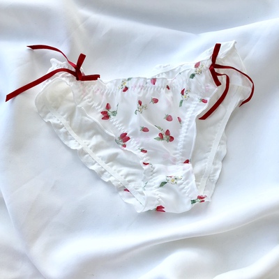 二次元少女可爱雪纺拼接小草莓内裤蝴蝶结丝带舒适棉质三角裤-淘宝网 二次元少女可爱雪纺拼接小草莓内裤蝴蝶结丝带舒适棉质三角裤-淘宝网