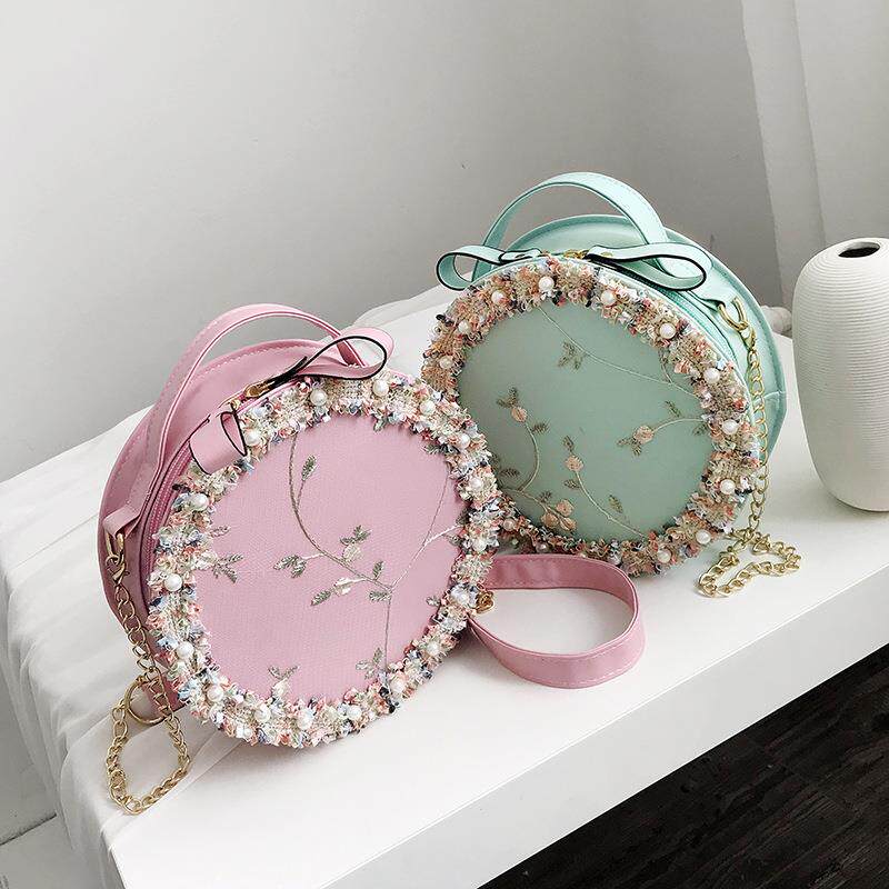 กระเป๋า 2020夏天上新小包包可爱花朵包绣花斜挎圆包2020新款潮链条包包小  