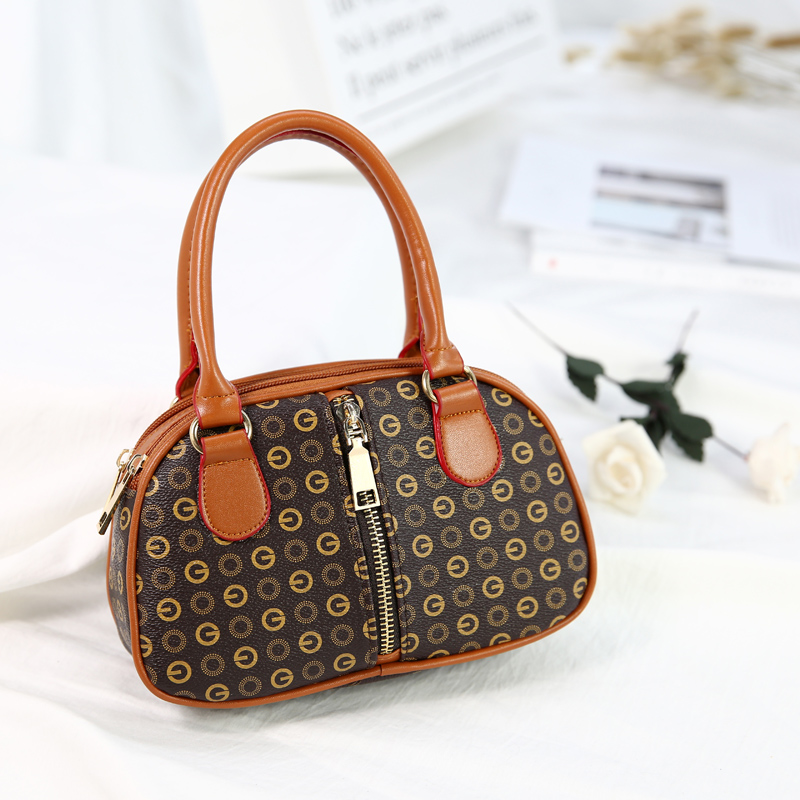 old middle-aged mom grocery shopping phone change clutch shoulin handbags elderly mini portable small bag
