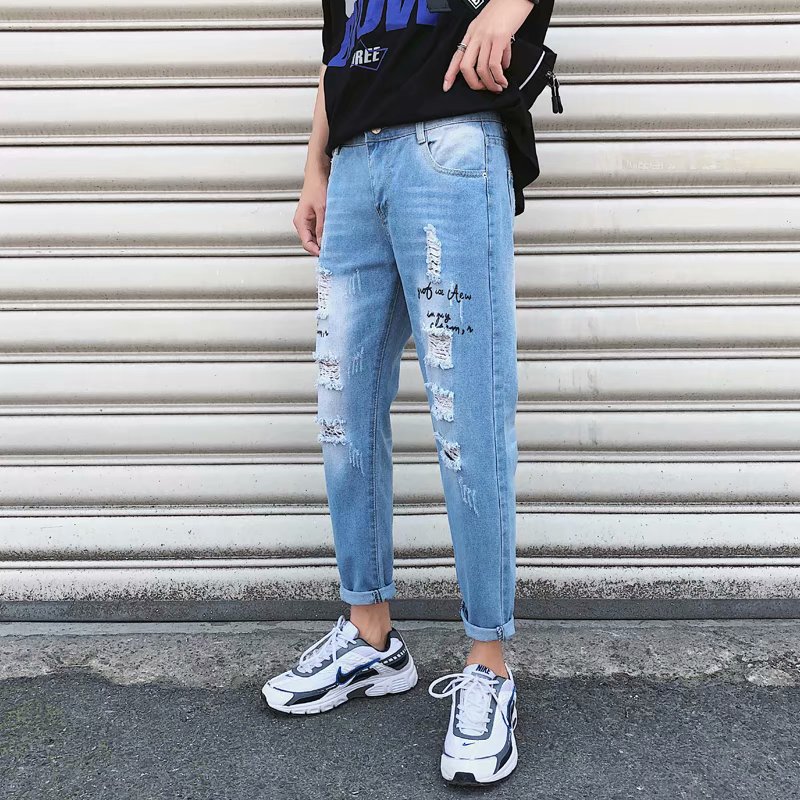 la lumière de l'été bleu vintage jeans pour hommes trou de grattage pourri mendiant pantalon han édition de la marée lâche cylindre droit neuf minutes de pantalon la lumière de l'été bleu vintage jeans pour hommes trou de grattage pourri mendiant pantalon han édition de la marée lâche cylindre droit neuf minutes de pantalon