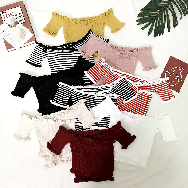 เสื้อผ้าผู้หญิง 夏季薄木耳边一字领露肩交叉弹力条纹短袖短款修身针织上衣高腰T  