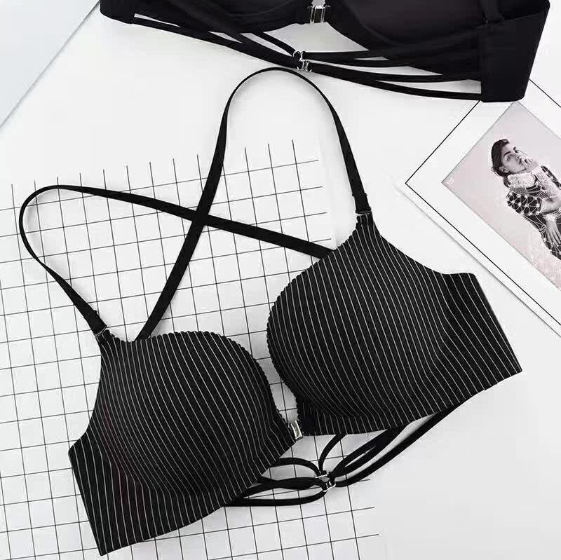 boucle avant la beauté de retour de recueillir des modèles minces de sous-vêtements femmes sans jantes soutien-gorge de filles jeu de petits seins sexy épais sur les soins de soutien-gorge boucle avant la beauté de retour de recueillir des modèles minces de sous-vêtements femmes sans jantes soutien-gorge de filles jeu de petits seins sexy épais sur les soins de soutien-gorge