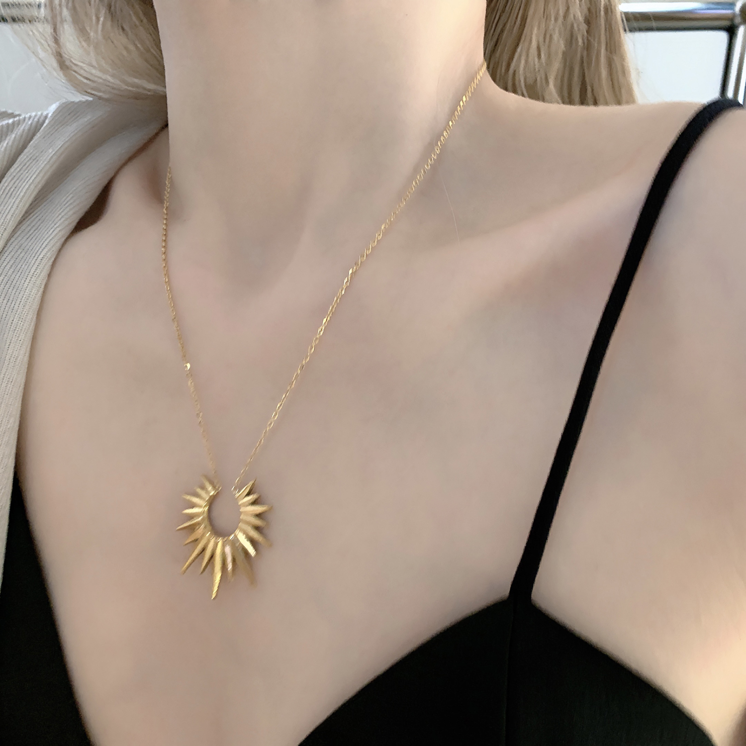 Niche Design Titanium Steel Necklace Women's Gold Fashionable High-Grade Clavicle Chain Exquisite Pendant Necklace Trendy
