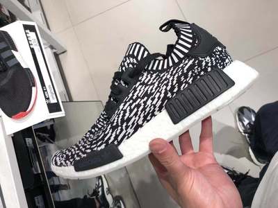 【et024】三叶草 NMD_R1 PK 男女黑斑马潮流缓震休闲跑步鞋