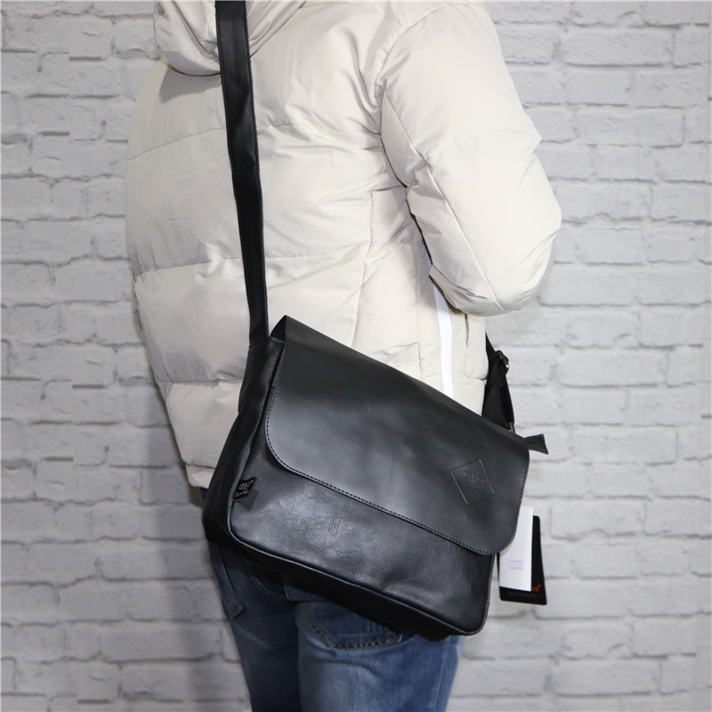2019 le nouveau le japonais et le coréen de la mode de l'épaule diagonale paquet de loisirs des hommes libres d'expédition différence entre moto sac ipad messenger femme sac à dos 2019 le nouveau le japonais et le coréen de la mode de l'épaule diagonale paquet de loisirs des hommes libres d'expédition différence entre moto sac ipad messenger femme sac à dos