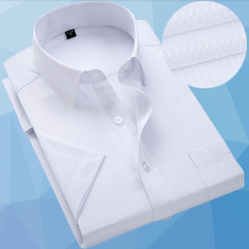l'été d'âge moyen, père des hommes d'affaires de la chemise à manches courtes blanc rayure bleu de la non-activité de fer costume de grands jardins de l'outillage shirt l'été d'âge moyen, père des hommes d'affaires de la chemise à manches courtes blanc rayure bleu de la non-activité de fer costume de grands jardins de l'outillage shirt