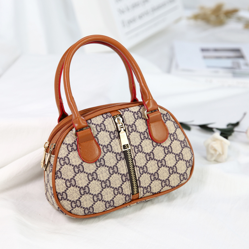 old middle-aged mom grocery shopping phone change clutch shoulin handbags elderly mini portable small bag