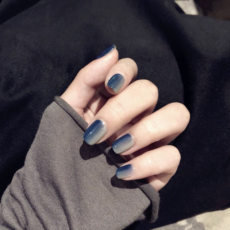 浅灰色