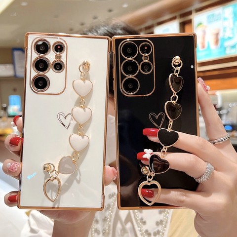 Girls Hearts Chain Hand Band Strap Electroplated Chic Stylish S23, S23 Plus, S23 Ultra Samsung Phone Case