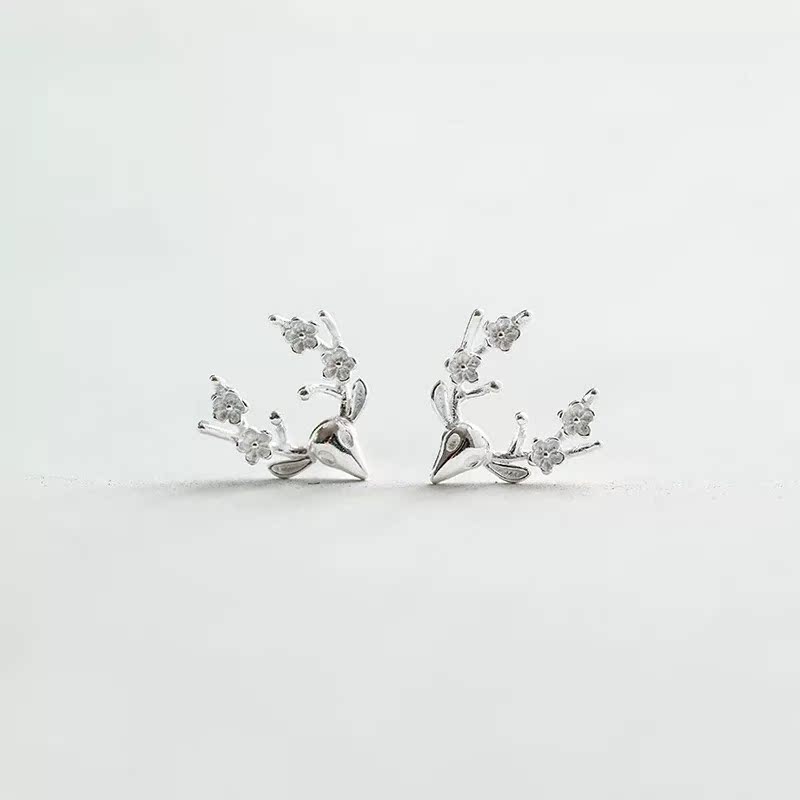 tremella clou femelle 925 cette paire de boucles d'oreilles sont décorées avec de jolies des bois de l'oreille ding elk coréen bijoux en argent bijoux mini compact étudiants tremella clou femelle 925 cette paire de boucles d'oreilles sont décorées avec de jolies des bois de l'oreille ding elk coréen bijoux en argent bijoux mini compact étudiants