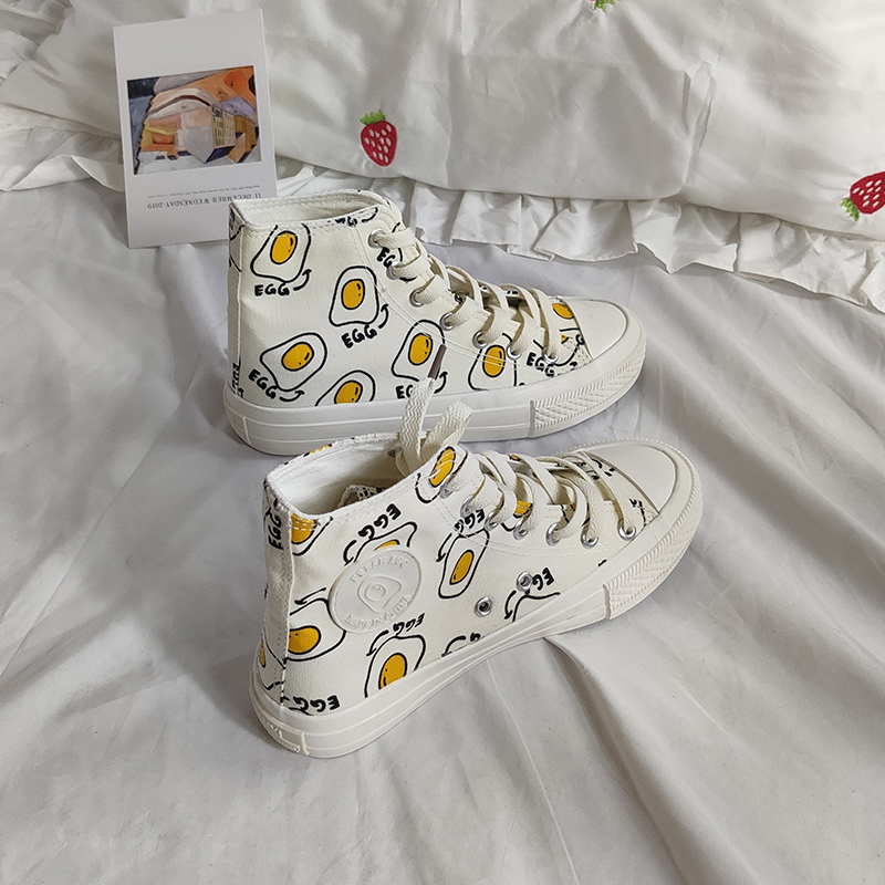 oeufs pochés haut-dessus chaussures de toile des élèves de sexe féminin dans les années 1970, version coréenne de joker peint à la main des chaussures ins2019 printemps nouveau conseil d'administration de chaussures oeufs pochés haut-dessus chaussures de toile des élèves de sexe féminin dans les années 1970, version coréenne de joker peint à la main des chaussures ins2019 printemps nouveau conseil d'administration de chaussures