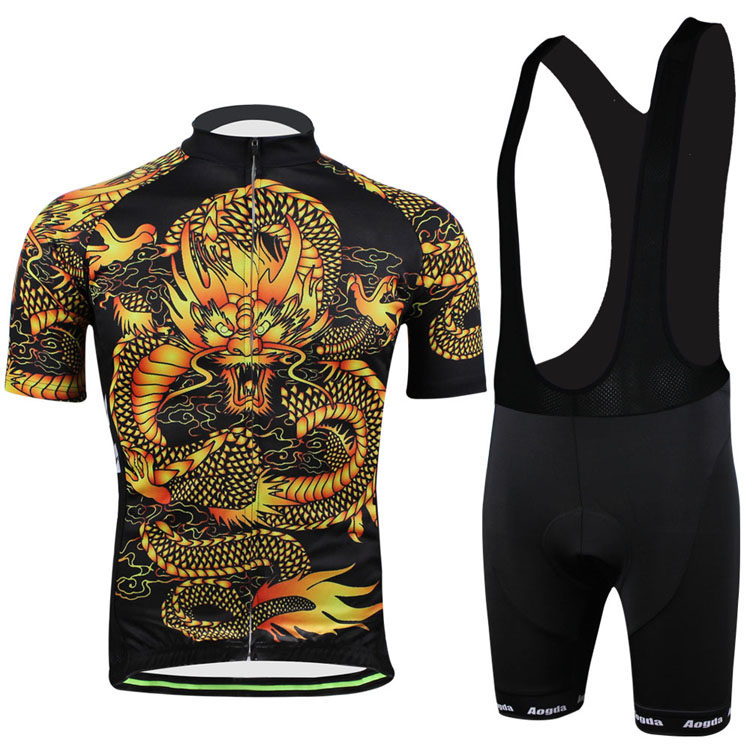 龙背带短套装前面