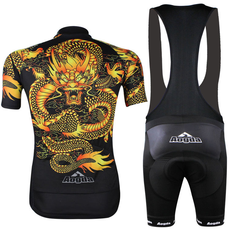 龙背带短套装背面