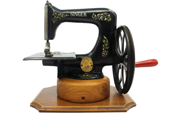 一起见证130多年的古董缝纫机是什么样 <wbr>