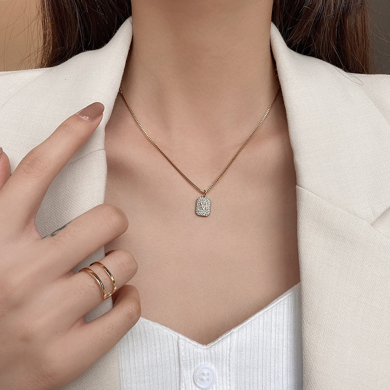 Titanium Steel Micro-Inlaid Necklace Female Clavicle Chain Fashion Design Sense M Letter Pendant Elegant Internet Celebrity Necklace Jewelry