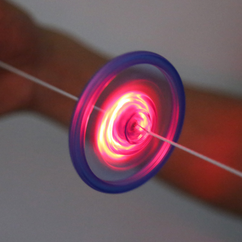 2021 Funny Rushed Juguetes Hand Pull Luminous Flashing Rope Flywheel