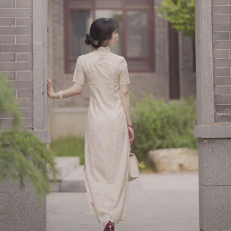 《 Do you know? Two-color embroidered classical long cheongsam retro improved mid-length skirt
