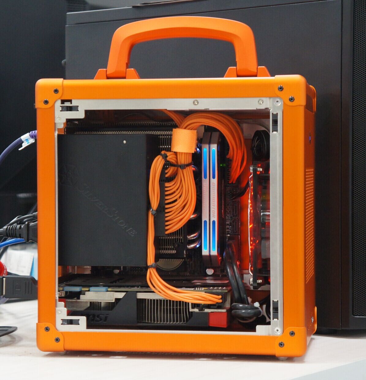 lianli / lian li pc-tu100 / tu110 mini itx mini-aluminum chassis combined / portable modeling