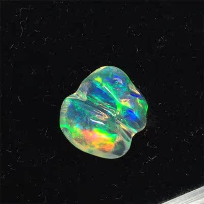 墨西哥炫彩欧泊,尺寸10*10.6*8mm,重量:4.21