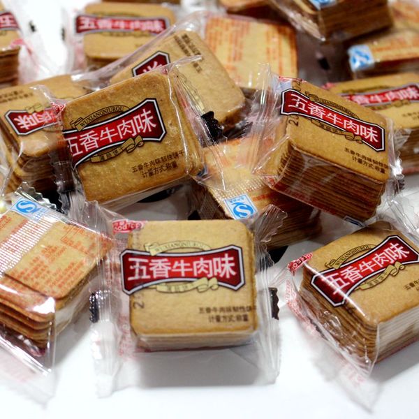 包邮五香牛肉味五香小饼干薄脆饼干 散装称重办公室休闲零食品