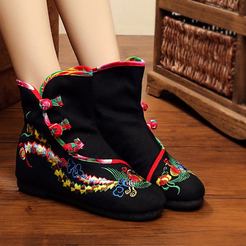 【怡娜儿旗舰店】老北京布鞋女秋冬新款绣花靴子民族风内增高女短靴子