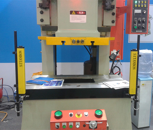 供应锻压冲床光电保护装置/光电保护器/安全光幕传感器/保用3年