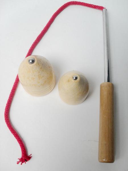 木陀螺 传统木制 鞭抽陀螺 儿时玩具 2个装 一大一小 长58cm