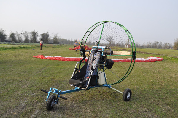台湾大侠 动力滑翔伞 黑魔单人轮车 轻便耐用