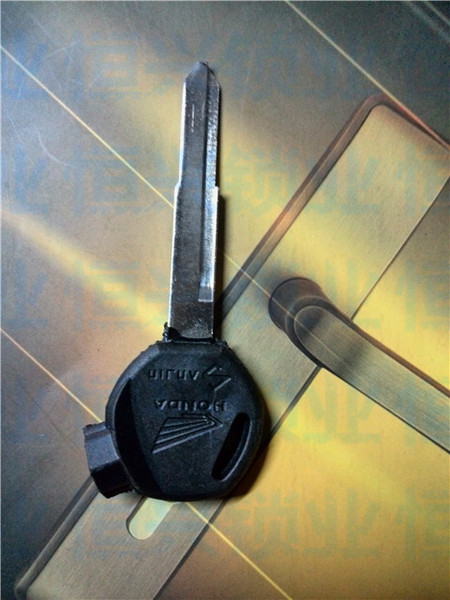 摩托车改装配件雅马哈迅鹰讯鹰125磁性钥匙胚磁铁钥匙模子2015