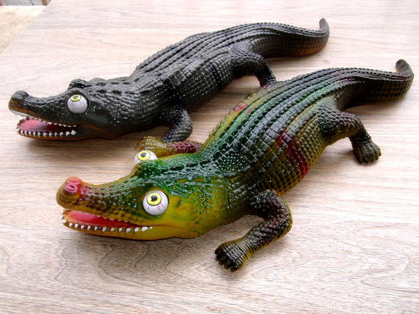 仿真动物仿真鳄鱼模型玩具大号鳄鱼玩偶摆饰发声软胶大鳄鱼玩具