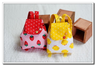 taobao agent In the early October, the original 6 -point baby uses cute backpack BJD baby strawberry chicken bag Blythe soldier Yosda85