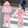 Quần áo trẻ em nữ mùa thu 2019 mới cho trẻ em nhung vàng thể thao phù hợp với bé Hàn Quốc áo len bé gái hai dây - Khác đồ bộ cho bé