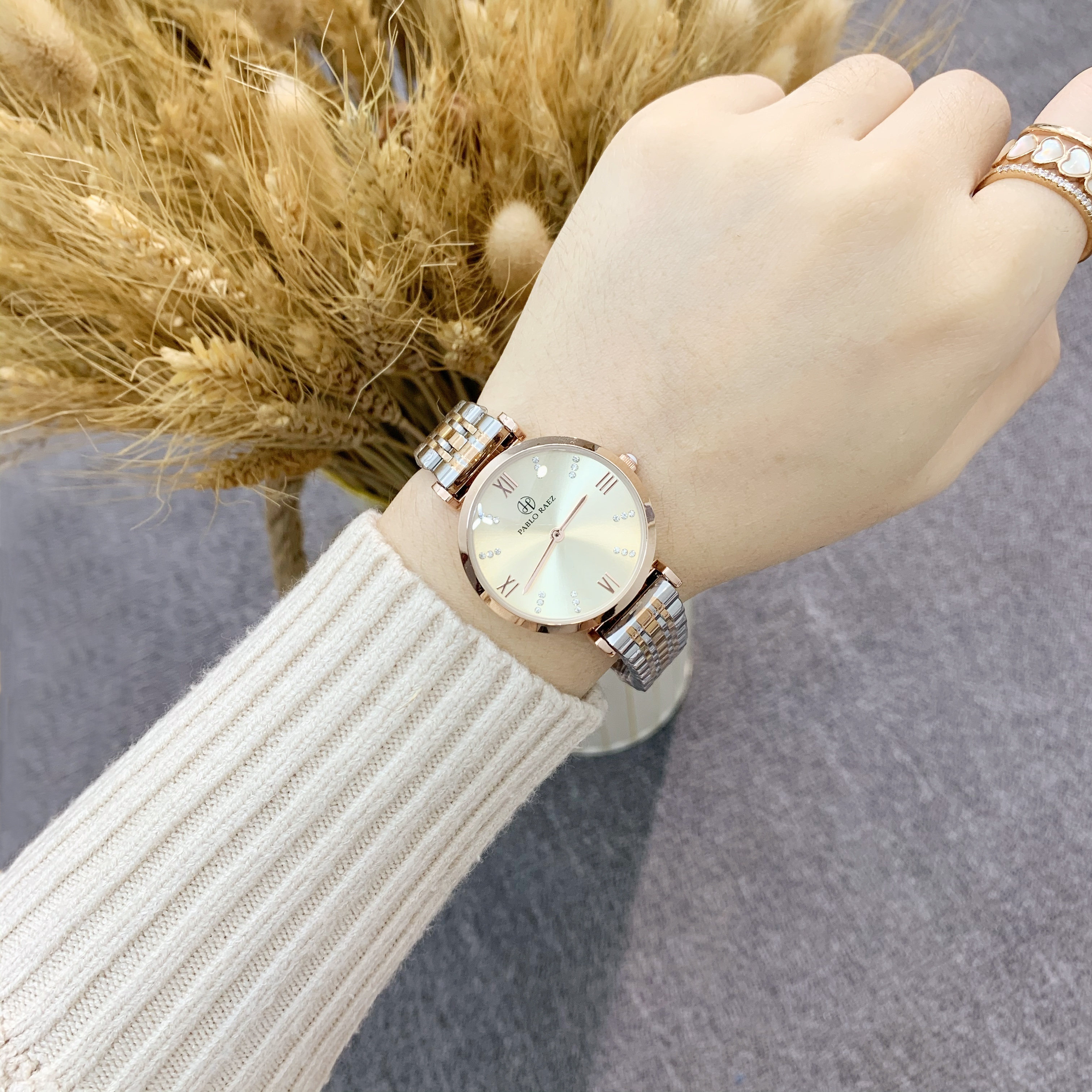 Elegant Women's Quartz Watch Inlaid With Sparking Rhinestones_voghion.com
