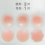 Nhật Bản siêu mỏng thoáng khí silicone ren nam nữ vô hình quầng vú dán ngực mỏng núm vú chống va chạm núm vú - Nắp núm vú miếng dán núm