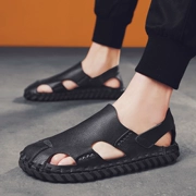 Dép nam mùa hè Phiên bản Hàn Quốc của xu hướng sandal đế mềm và dép lưới màu đỏ handmade Baotou Roman giày lười đi biển hoang dã - Giày thể thao / sandles