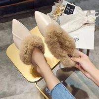 Giày lông mũi nhọn nữ mùa thu đông 2018 Thời trang mới của Hàn Quốc mang baotou một nửa dép thỏ lông Giày cao gót đế thấp dép đang hot