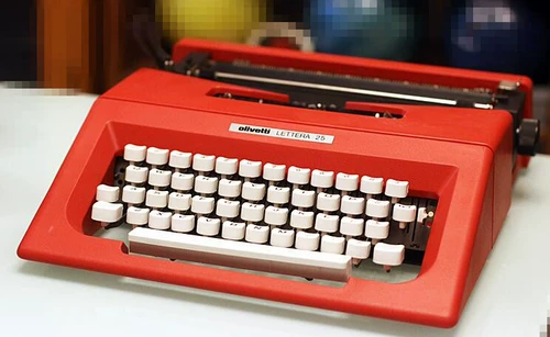[Vintage] 80 -е годы Хорошая прибыль получает оливетти Letda 25 Red Old -Fashioned English Typing Machine