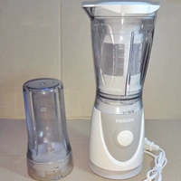 Положите хозяина на чашку для смешивания и нарезанную чашку