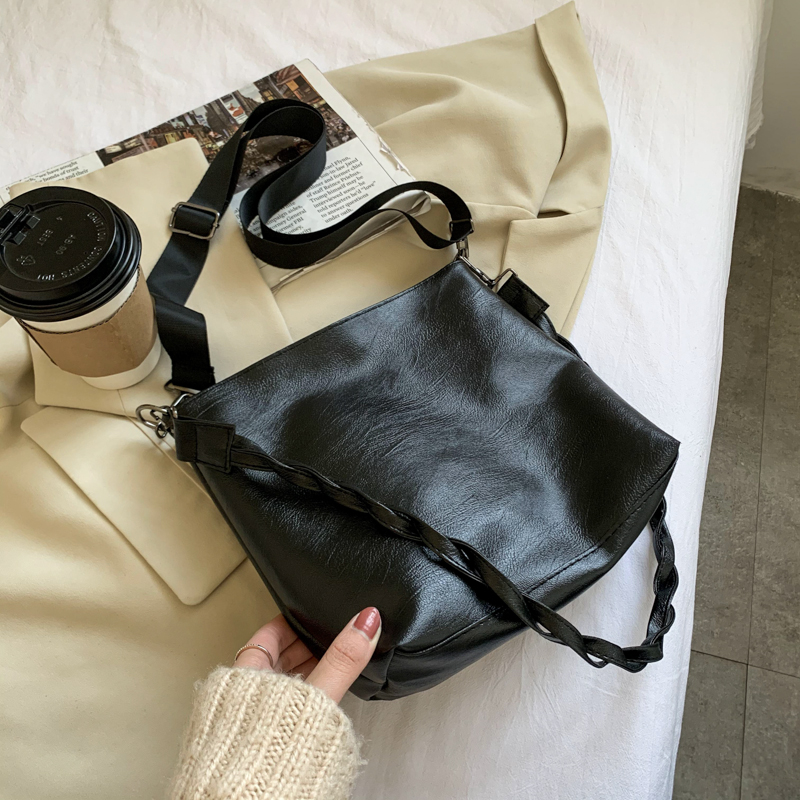 BlackBag female Inclined shoulder bag high-capacity One shoulder Big bag 2021 new pattern tide Versatile ins Wide shoulder strap Minority Bucket bag