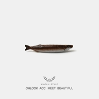 Шпильна с маленькой рыбой