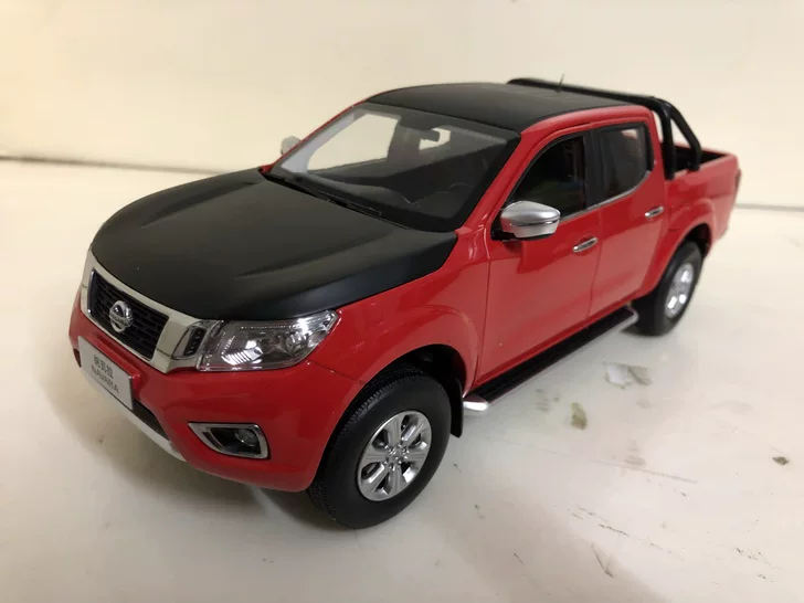 Специальное предложение 1:18 модель спорткара Zhengzhou Nissan Navara Pipka (красный черный)