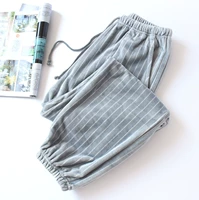 Островные бархатные брюки с серыми полосами закрываются