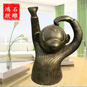 FRP hoạt hình điêu khắc khỉ giả đồng cà phê bàn ​​điêu khắc đồ nội thất trừu tượng vuông khỉ bên một số đồ trang trí trừu tượng - Nội thất thành phố