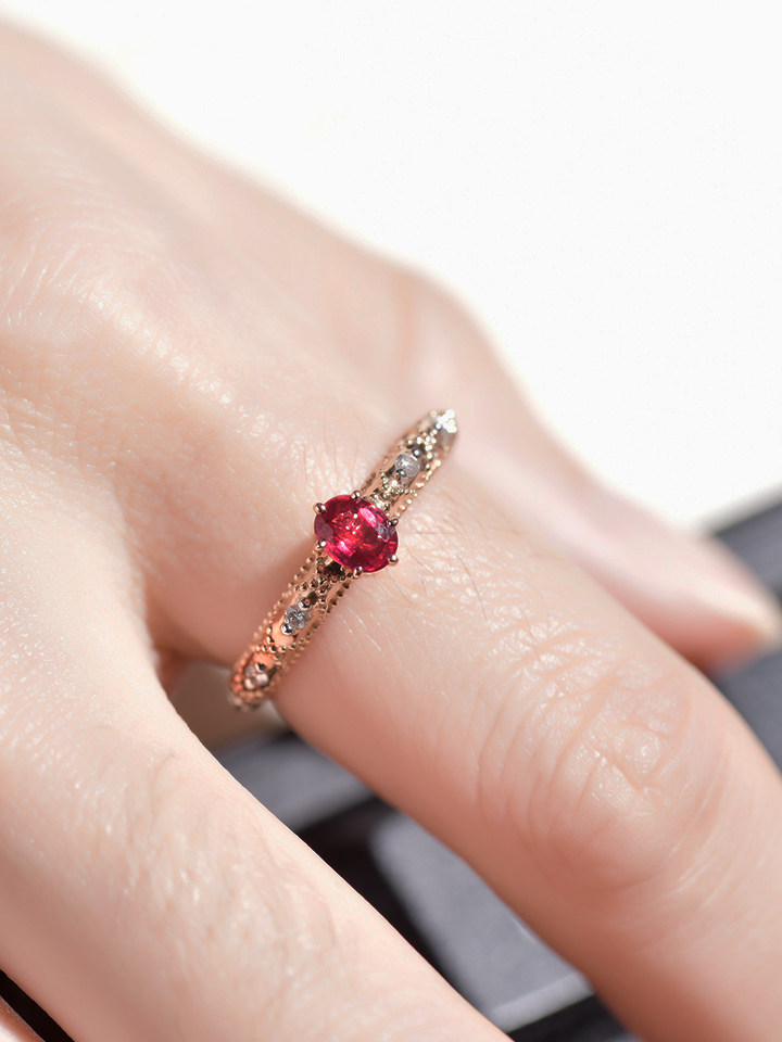 enzo18k金镶嵌红宝石戒指